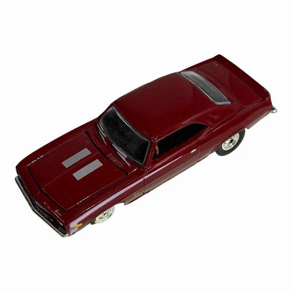 1969 Chevy V-8 Camaro SS 350 Collectible‎ 1/64 Scale Diecast Diorama Model